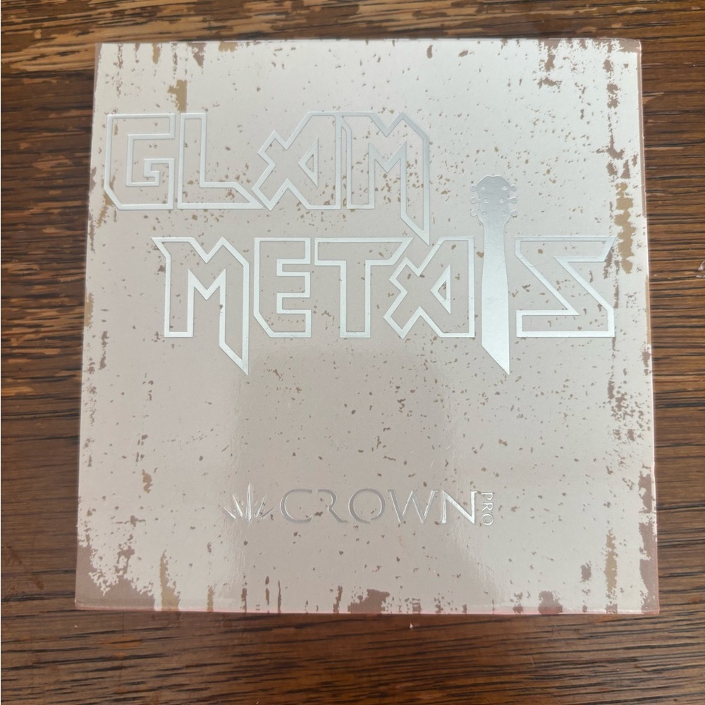 🚨Crown Glam Metals Eyeshadow Palette 🚨🎉 HOST PICK!! 🎉🚨